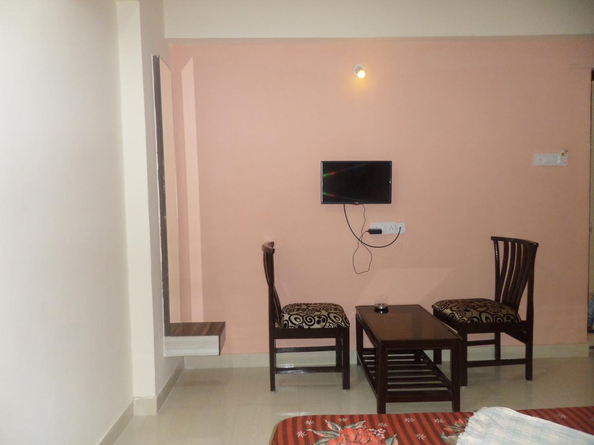 Hotel Riya-Raj Lodging Titwala Extérieur photo