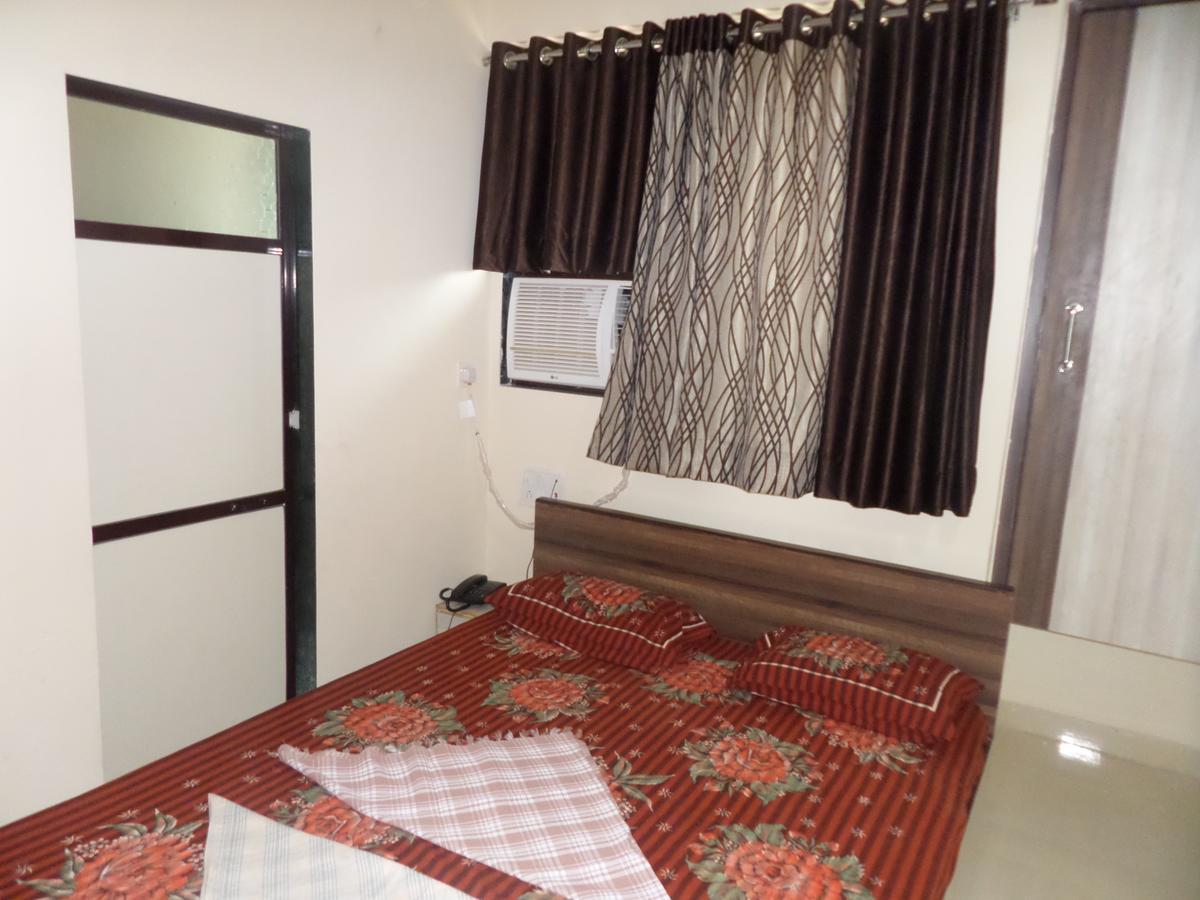 Hotel Riya-Raj Lodging Titwala Extérieur photo